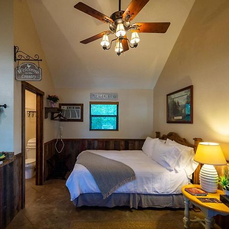 Cabin 1 Rental 15 Minutes From Magnolia And Baylor Waco Luaran gambar
