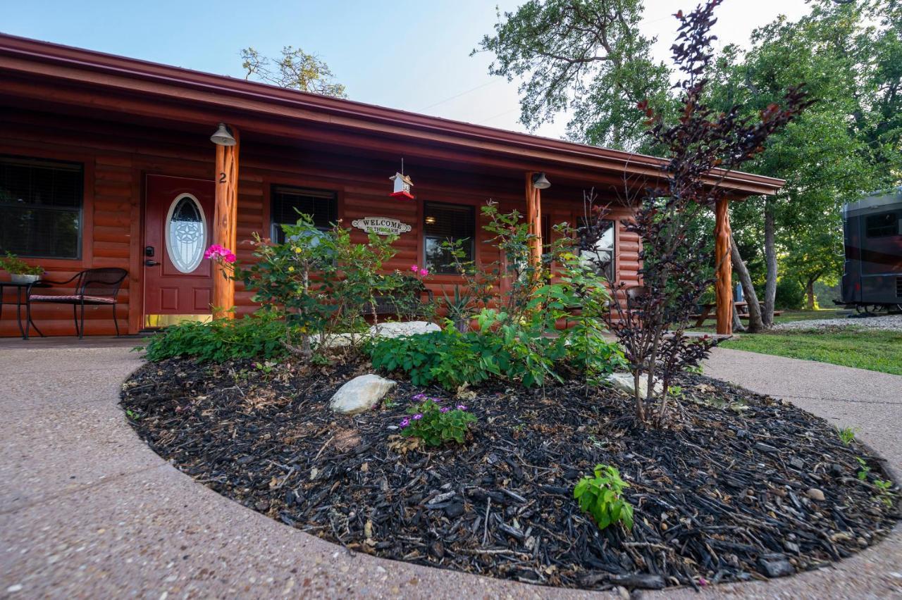 Cabin 1 Rental 15 Minutes From Magnolia And Baylor Waco Luaran gambar